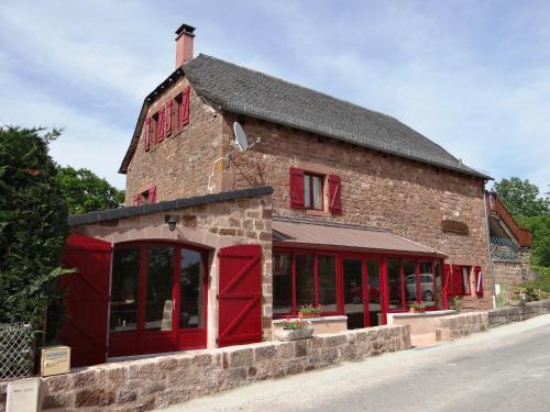 Gîte de groupe La Grange 12330 Nauviale gîte à louer Arjac