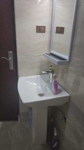 This neat and tidy two bedroom in 德布拉塞特