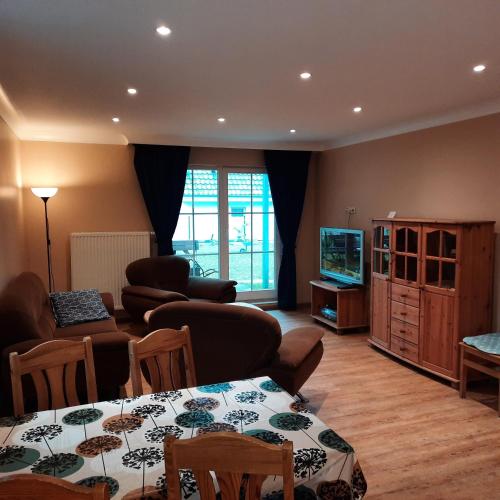 2 bedrooms, 3 beds