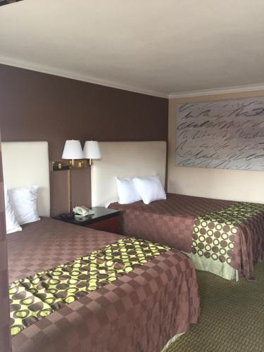 Queen Room with Two Queen Beds - Smoking