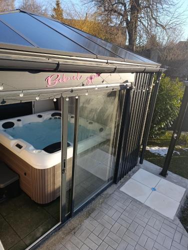 Gite Agnès & J-Pierre en étage Evasion spa option (Gite Agnes & J-Pierre en etage Evasion spa option) in Susville