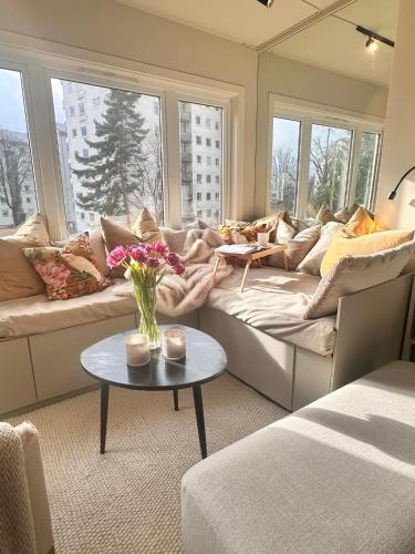 Elegant Apartment with Balcony & Sea View in one of Oslos Most Exclusive Areas – khách sạn tại Ullern