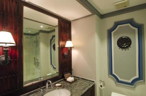 room detail thumbnail 2