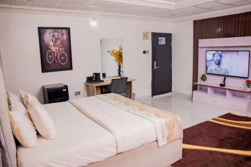 Dee Rocket Hotel & Lounge in อีบาดัน