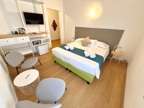 Double or Twin Room with City View