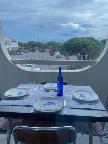 Studio avec balcon et parking privé