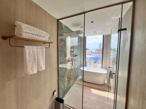 room detail thumbnail 2