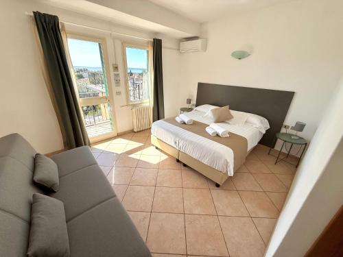 Deluxe Double or Twin Room with Lake View
