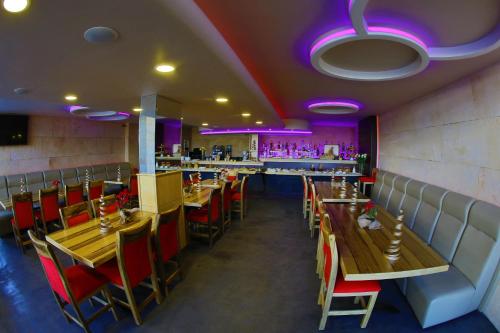 Restaurant, Jounieh Suites in Jounieh