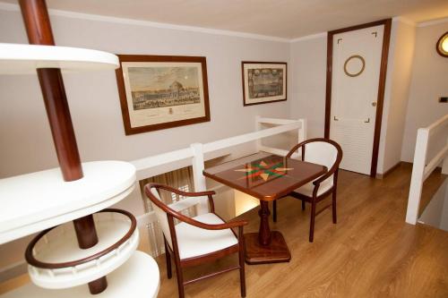 Quadruple Room image 1
