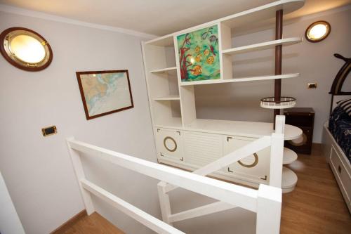 Single Room image 4