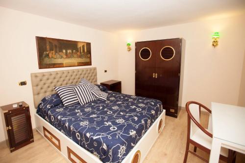 Single Room image 6