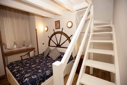 Quadruple Room image 7