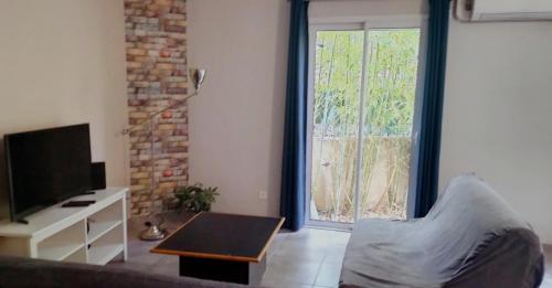 House with Garden and Parking - Close to Beaches