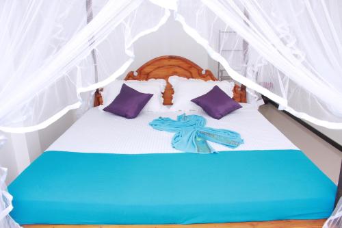 Resort of Happiness - image 3