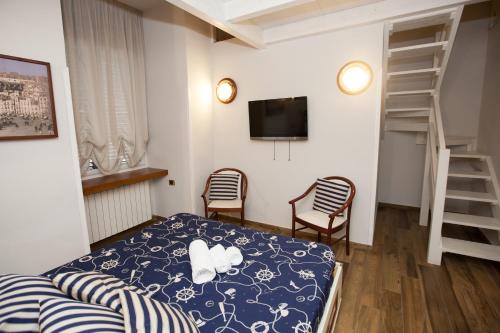 Quadruple Room image 5