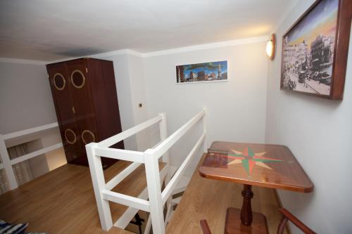 Single Room image 10