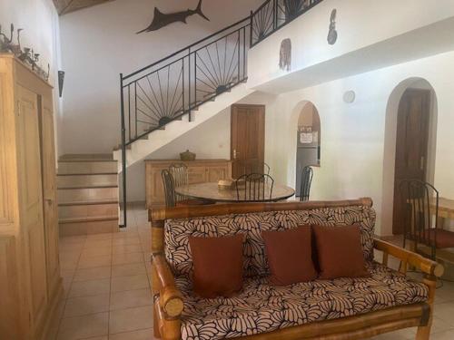 Superbe villa avec piscine privée à 500m de la plage à Nianing (Superbe villa avec piscine privee a 500m de la plage a Nianing) in Nianing