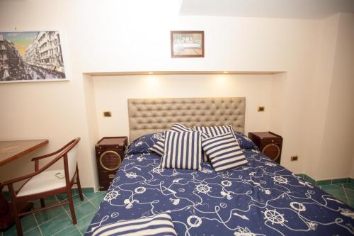 Double Room image 7