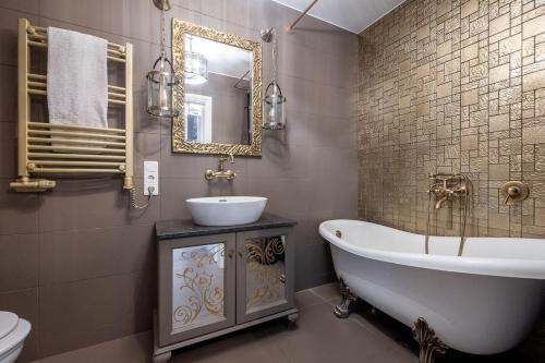 Castle & River Retreat in Antakalnis