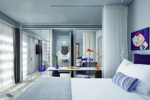 room detail thumbnail 1