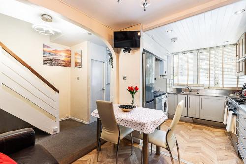 London Home with Garden Near Richmond Park - image 13