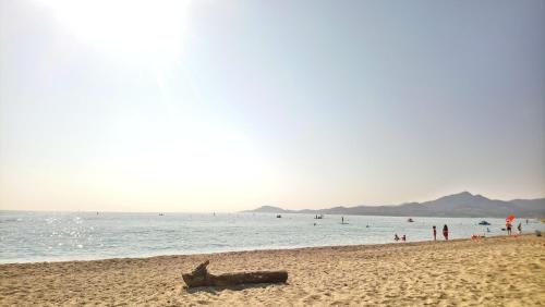 Beach, Petite maison catalane Sous le clocher de St Jean in Saint-Jean-Pla-de-Corts