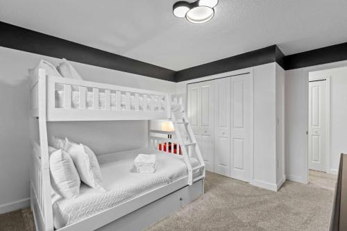 Special 4bedroom TH w-private pool next to Disney - image 13