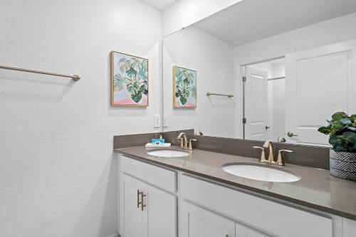 Special 4bedroom TH w-private pool next to Disney - image 6