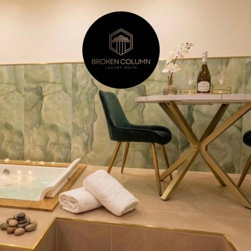 Column Luxury Suite with jacuzzi, Palermo