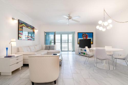 Tesis özellikleri, Stylish Apartment in the Heart of Key Biscayne in Key Biscayne (FL)