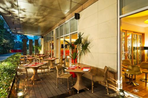 مطعم, فندق إيبيس نافي مومباي - علامة فنادق أكورهوتيلز (Ibis Navi Mumbai Hotel - An AccorHotels Brand) in نافي مومباي