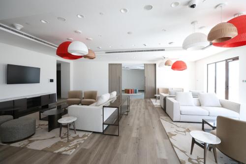 Luxury Studio in Yas Golf Collection with Balcony I Premium Pool & Gym I Mins away from F1 & Parks