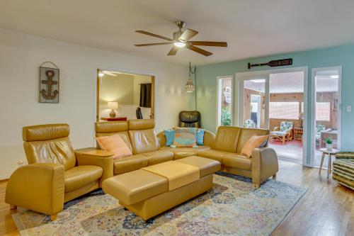 Gateway to Mission Bay and More! Gem with Tropical Bar in Morena