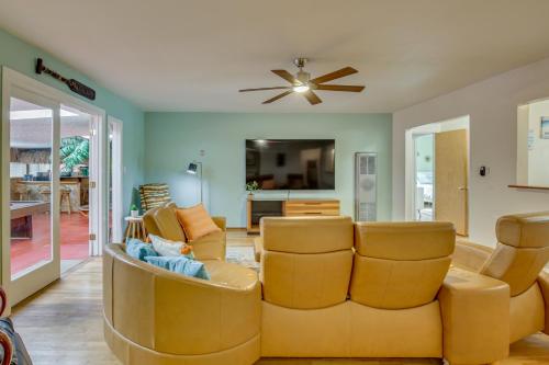 Gateway to Mission Bay and More! Gem with Tropical Bar in Morena