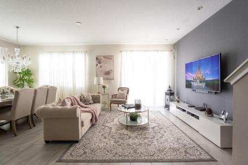 Facilities, Disney Getaway Private Pool Themed Bedrooms. Book Now SLR499 in Hunters Creek