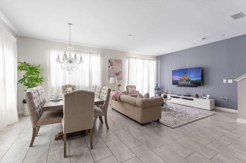 Facilities, Disney Getaway Private Pool Themed Bedrooms. Book Now SLR499 in Hunters Creek