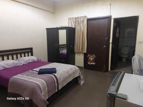 room detail thumbnail 0