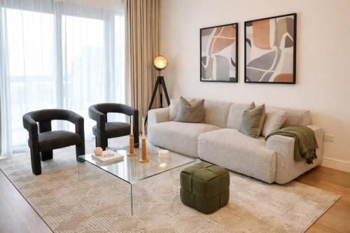 Newly Renovated Terrace 1BR Burj Skyline Views, Dubaj