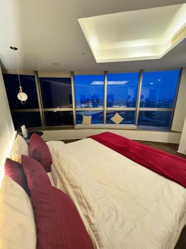 Prime Luxury Stay in Centaurus Mall Blue Area Islamabad - image 4