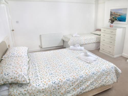 Weymouth Bay Apartment C - image 5