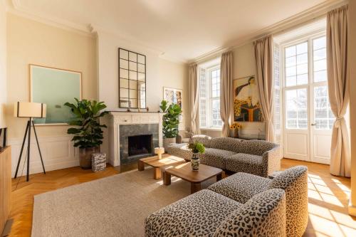 Modern Luxury 4BR Home near King's Garden