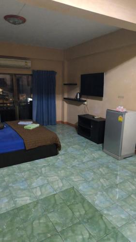 room detail thumbnail 2