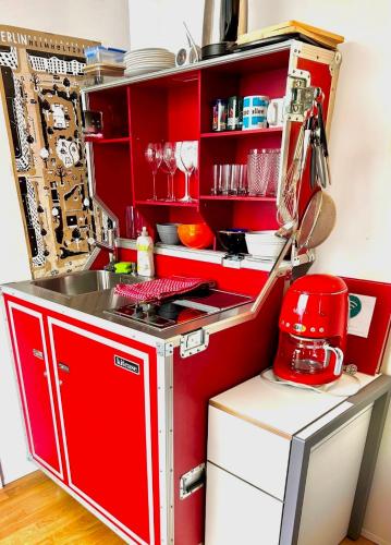 Designer Tiny House with Wraparound Sun Terrace & Garden Lounge, Berlín (foto 6)