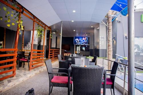 Dee Rocket Hotel & Lounge in อีบาดัน