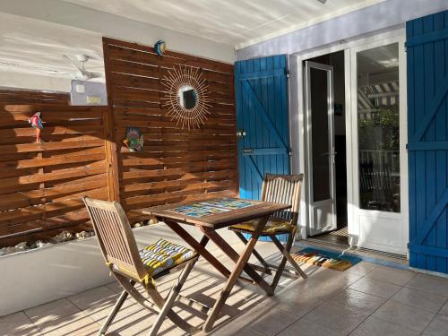Studio accès piscine, plage à 50m (Studio acces piscine, plage a 50m) in มาเร่ เกลลาร์ด