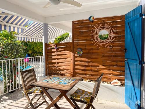 Studio accès piscine, plage à 50m (Studio acces piscine, plage a 50m) in มาเร่ เกลลาร์ด