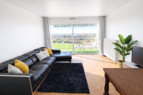 Magnifique Appartement 8 pers à 5 min de Lyon (Magnifique Appartement 8 pers a 5 min de Lyon) in Bron