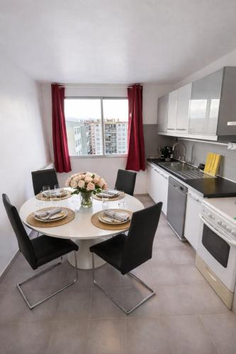Magnifique Appartement 8 pers à 5 min de Lyon (Magnifique Appartement 8 pers a 5 min de Lyon) in Bron