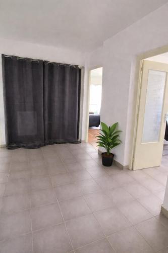 Magnifique Appartement 8 pers à 5 min de Lyon (Magnifique Appartement 8 pers a 5 min de Lyon) in Bron